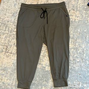 Torrid Happy Camper Cropped Green Joggers Size 2 Hiking Athleisure